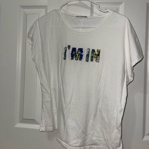 Cute white top with cool beating